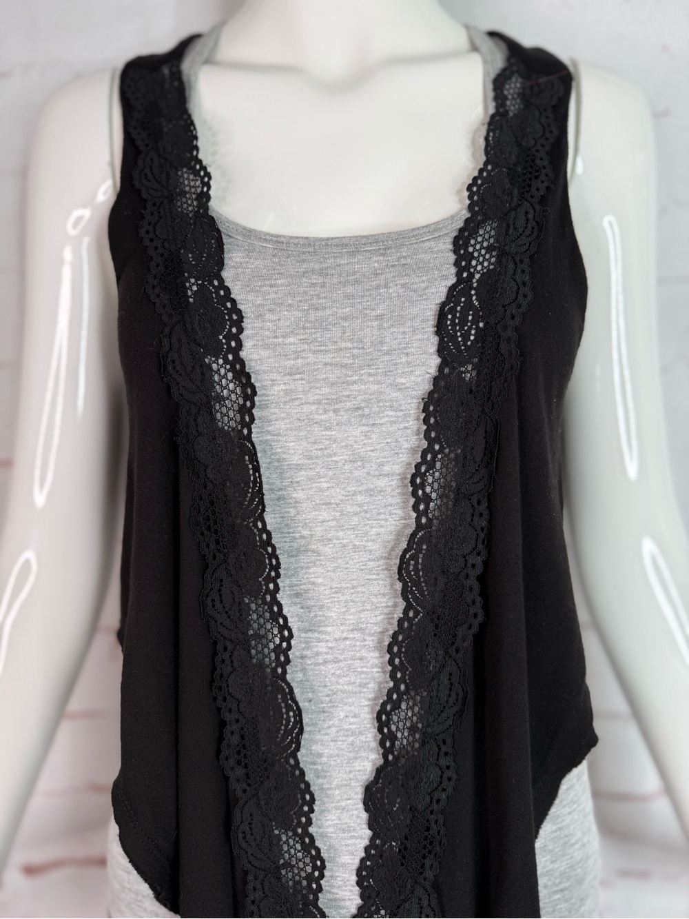 VIXEN Y2K Boho Goth Grunge Indie Festival Black Lace Edge Open Front Vest Medium - Picture 9 of 12